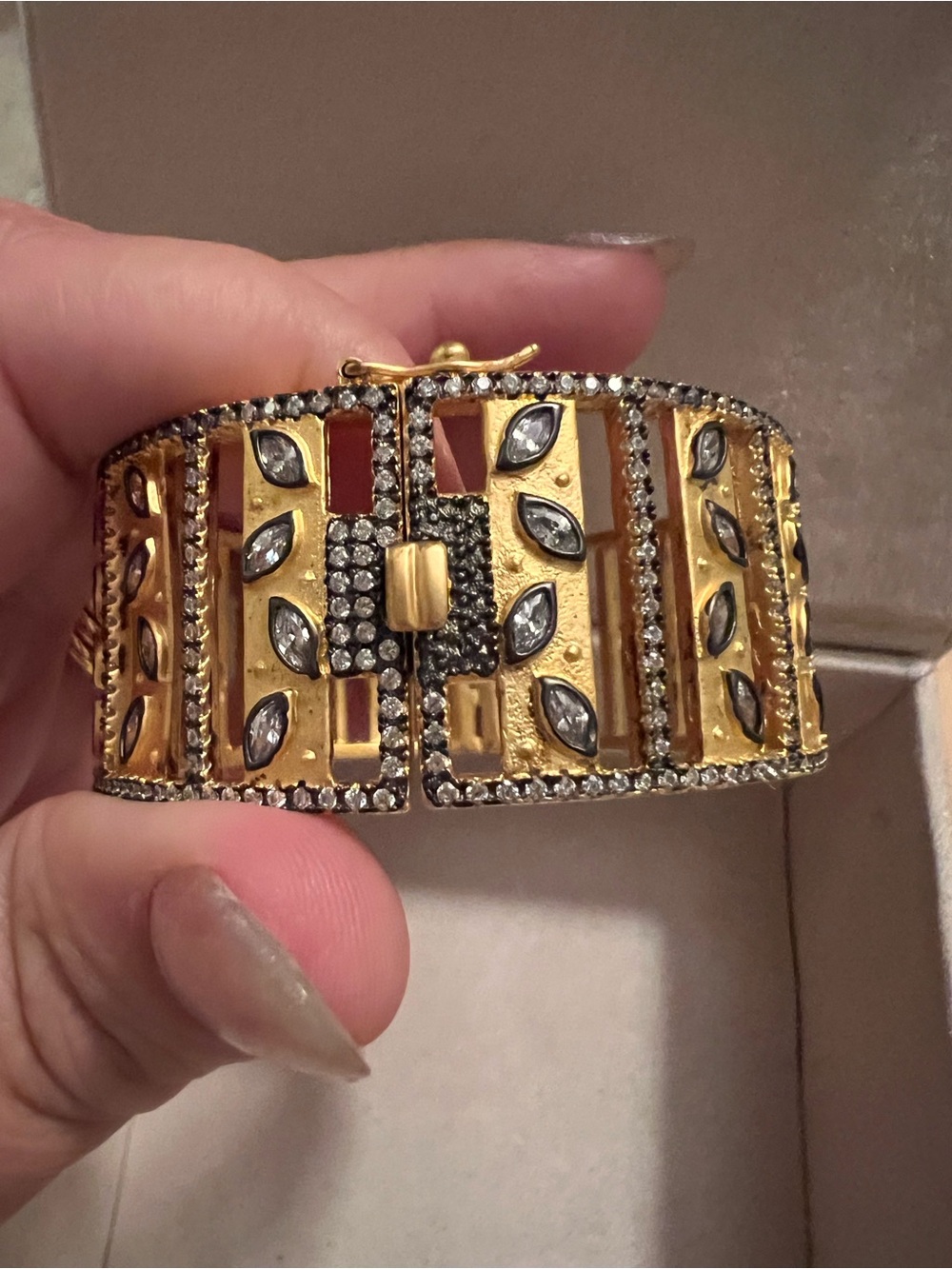 Freida Rothman oval hinged bangle - Picture 5 of 6
